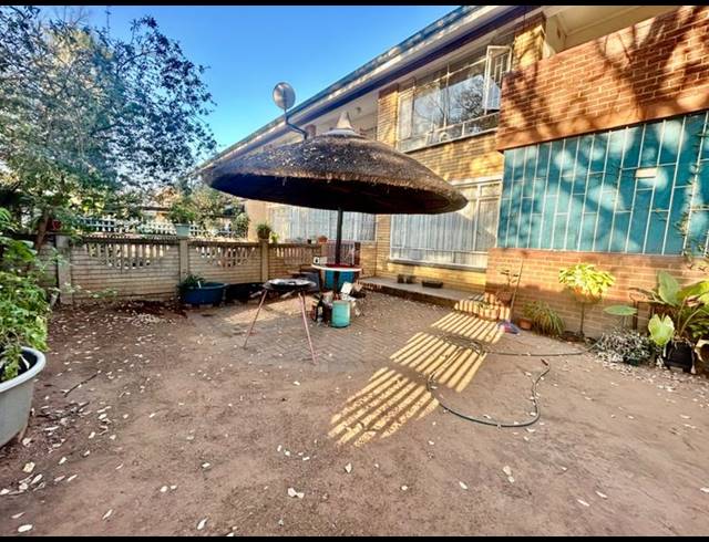 2 BEDROOM APARTMENT FOR SALE IN VANDERBIJLPARK CW 2